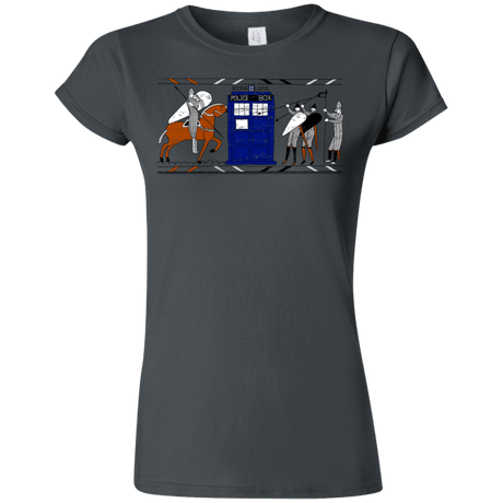 T-Shirts Charcoal / S Nocens Lupus Tardis in the Bayeux Tapestry Junior Slimmer-Fit T-Shirt