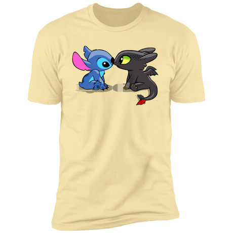 T-Shirts Banana Cream / S Dragon and Alien Kiss Men's Premium T-Shirt