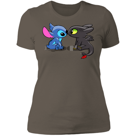 T-Shirts Warm Grey / S Dragon and Alien Kiss Women's Premium T-Shirt