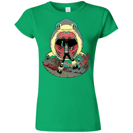T-Shirts Irish Green / S Megalodoom Junior Slimmer-Fit T-Shirt