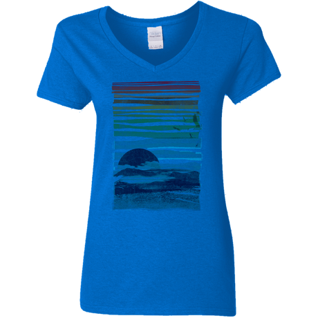 T-Shirts Royal / S Sea Landscape Women's V-Neck T-Shirt