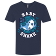 T-Shirts Midnight Navy / X-Small Shark Family trazo - Baby Boy chupete Men's Premium V-Neck