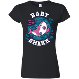 T-Shirts Black / S Shark Family trazo - Baby Girl chupete Junior Slimmer-Fit T-Shirt