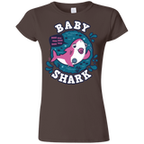 T-Shirts Dark Chocolate / S Shark Family trazo - Baby Girl chupete Junior Slimmer-Fit T-Shirt