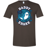 T-Shirts Dark Chocolate / S Shark Family trazo - Daddy Men's Semi-Fitted Softstyle