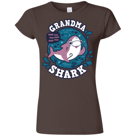 T-Shirts Dark Chocolate / S Shark Family trazo - Grandma Junior Slimmer-Fit T-Shirt