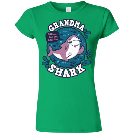 T-Shirts Irish Green / S Shark Family trazo - Grandma Junior Slimmer-Fit T-Shirt