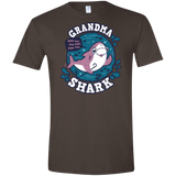 T-Shirts Dark Chocolate / S Shark Family trazo - Grandma Men's Semi-Fitted Softstyle