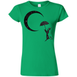 T-Shirts Irish Green / S Starry Penquin Junior Slimmer-Fit T-Shirt