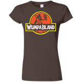 T-Shirts Dark Chocolate / S Wumpa Island Junior Slimmer-Fit T-Shirt